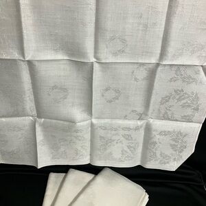 Elegant White Poinsettia Napkin Christmas Set of 4 - 19”sqr